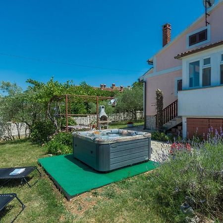 Ferienhaus Zora With Whirlpool Sveti Lovreč Pazenatički Extérieur photo