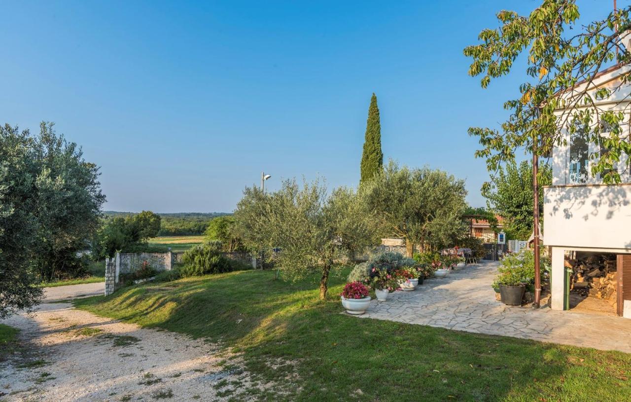 Ferienhaus Zora With Whirlpool Sveti Lovreč Pazenatički Extérieur photo