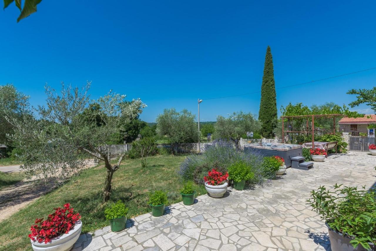 Ferienhaus Zora With Whirlpool Sveti Lovreč Pazenatički Extérieur photo